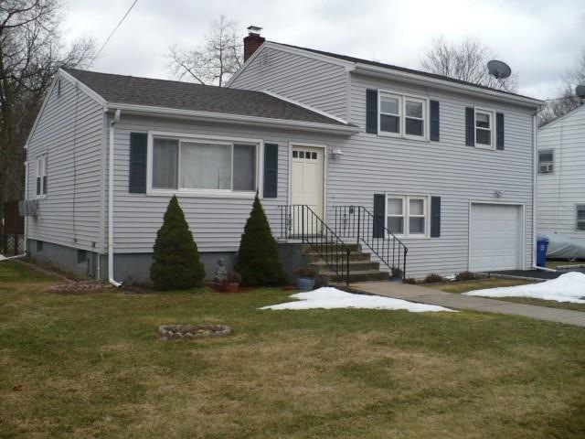 157 Ranch Dr, Bridgeport, CT 06606 - photo 1