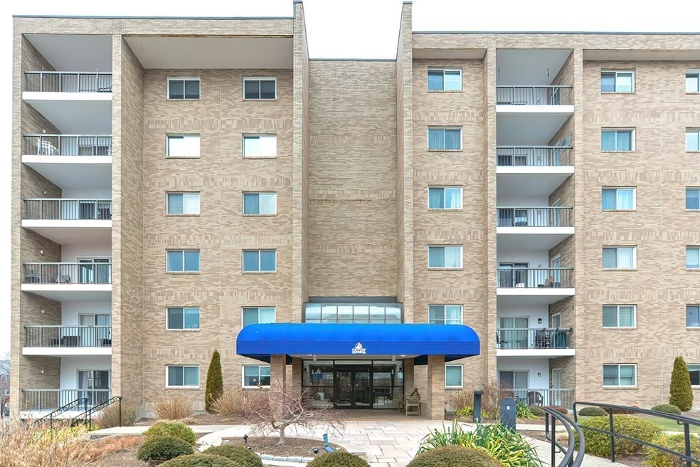 54 Broad Reach unit 102, North Weymouth, MA 02191 - photo 1