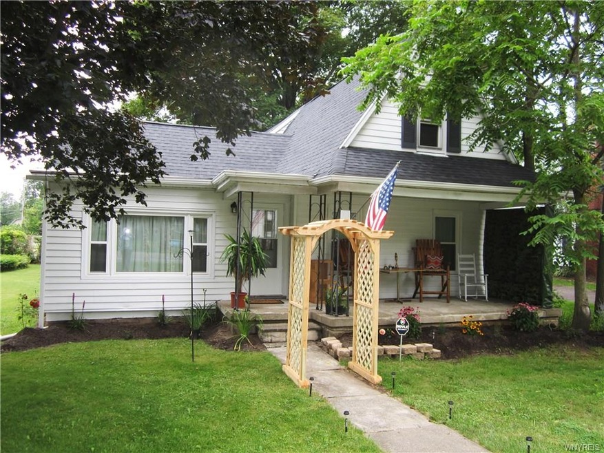 Maintenance free cape w/inviting covered front por