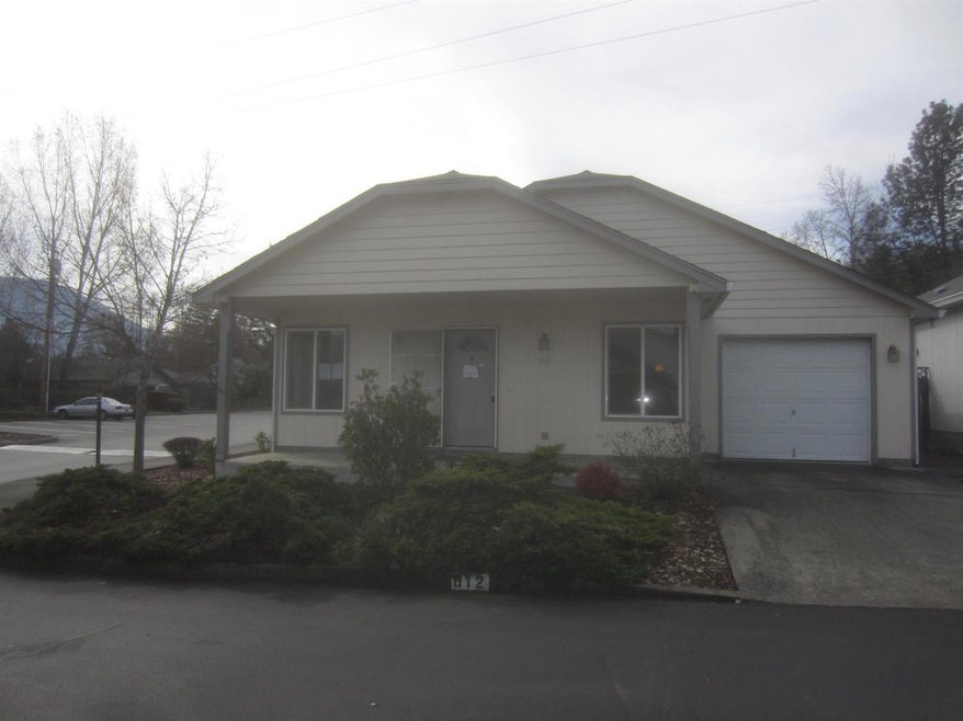 812 Bower Ln, Grants Pass, OR 97527 - photo 1