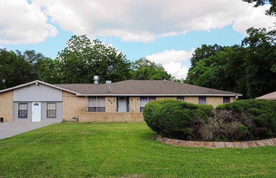 9616 Beckley St, Houston, TX 77088 - photo 1