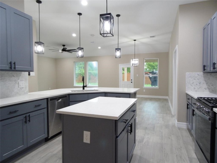 2825 Blue Sky St, Houston, TX 77088 - photo 1