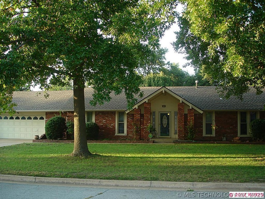 210 W Timberlane Ct, Broken Arrow, OK 74011 - photo 1