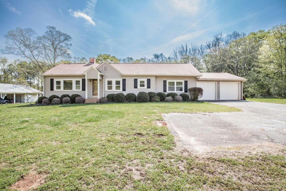 426 Clem Lowell Rd, Carrollton, GA 30116 - photo 1