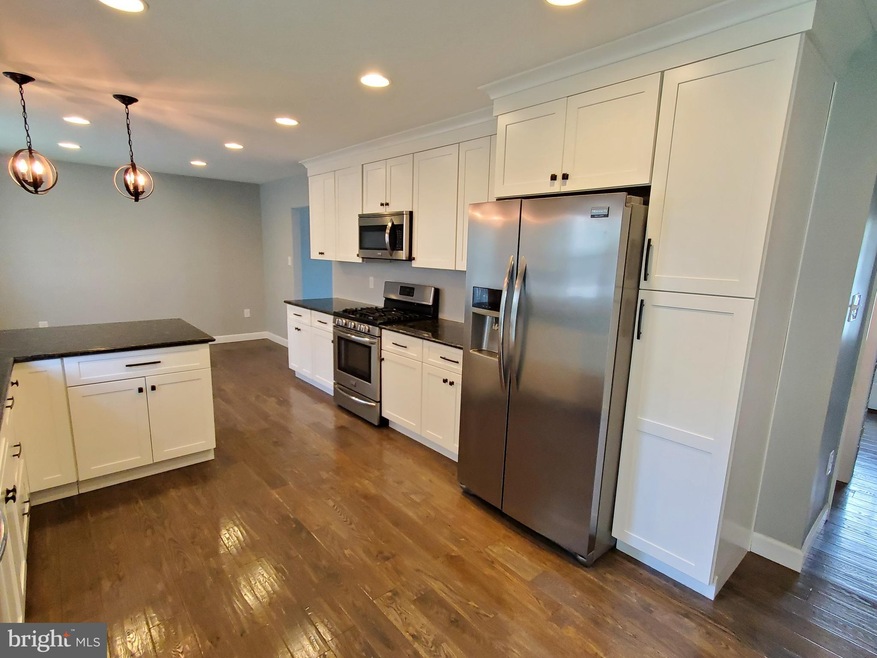 914 Tuckerton Rd, Reading, PA 19605 - photo 1