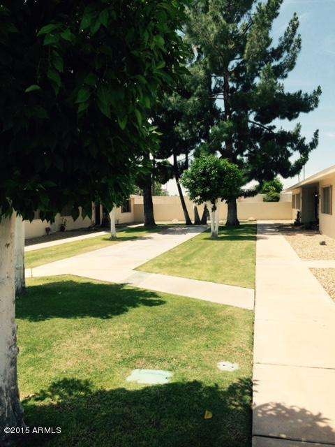 10879 W Santa fe Dr, Sun City, AZ 85351 - photo 1