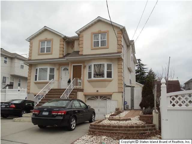 531 N Railroad Ave, Staten Island, NY 10304 - photo 1