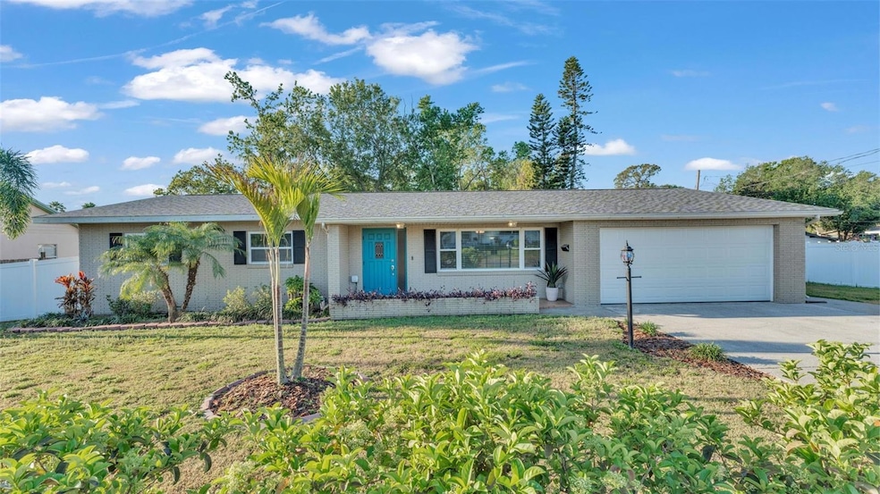 Fantastic Remodeled Pool home with finished garage/bonus room located in a desirable South Lakeland with no HOA!