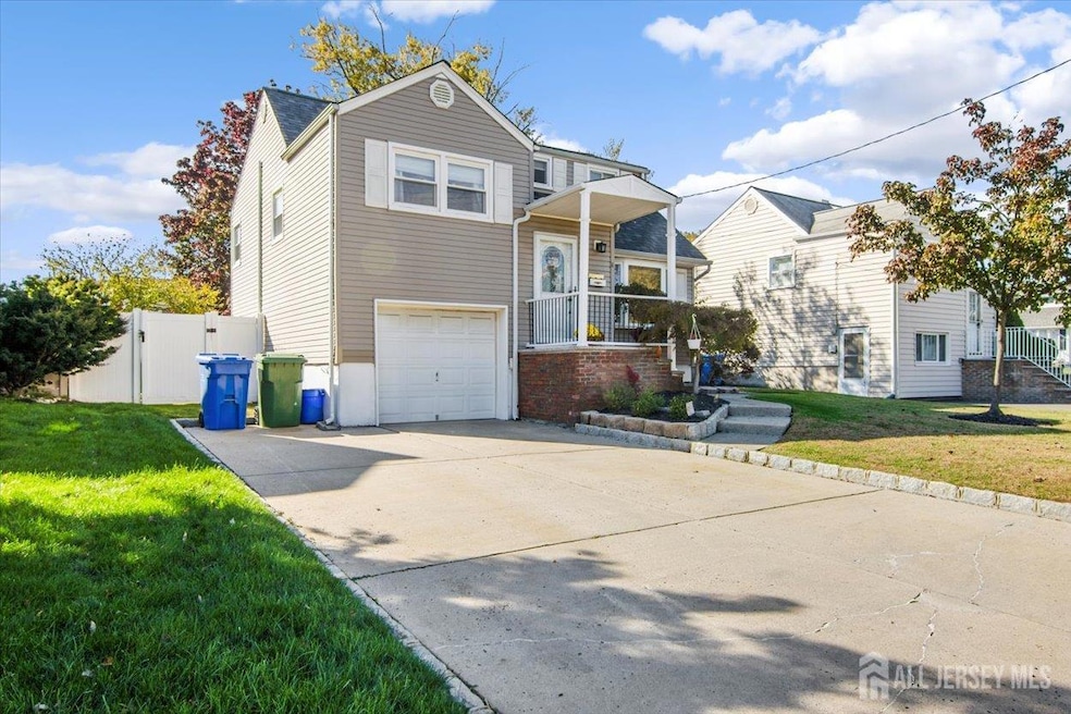 Under Contract $550,000 • Co-Listing Agent