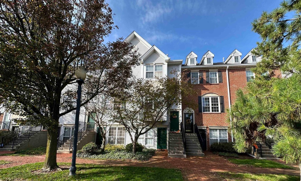 101 Cottonwood St unit J1, Jersey City, NJ 07305 - photo 1