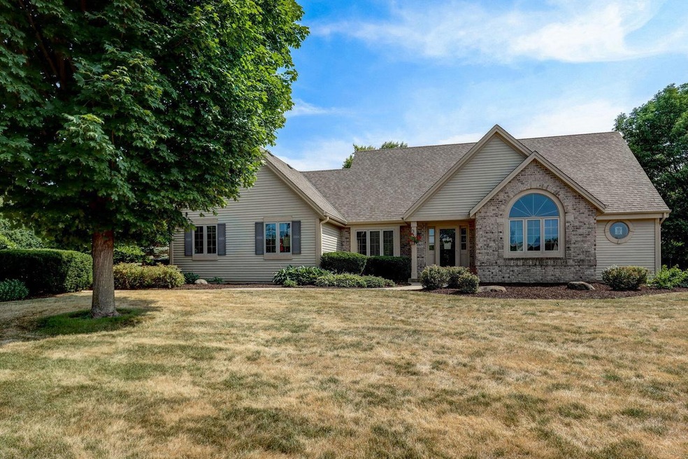 3-web-or-mls-Rustic Ridge Dr-003