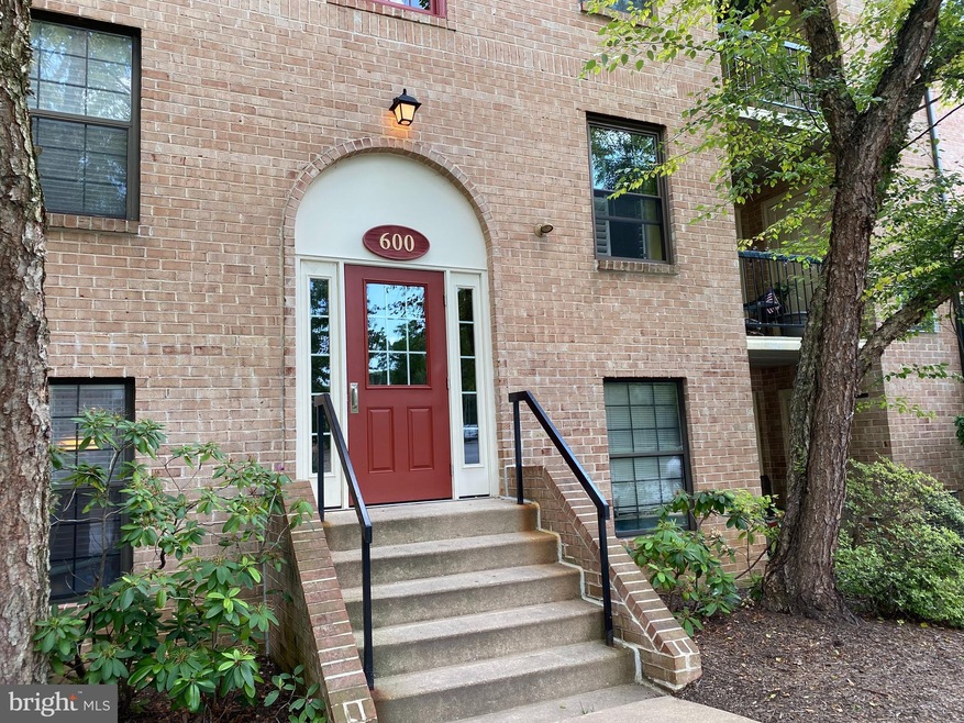 630 Washington Place unit 30, Chesterbrook, PA 19087 - photo 1