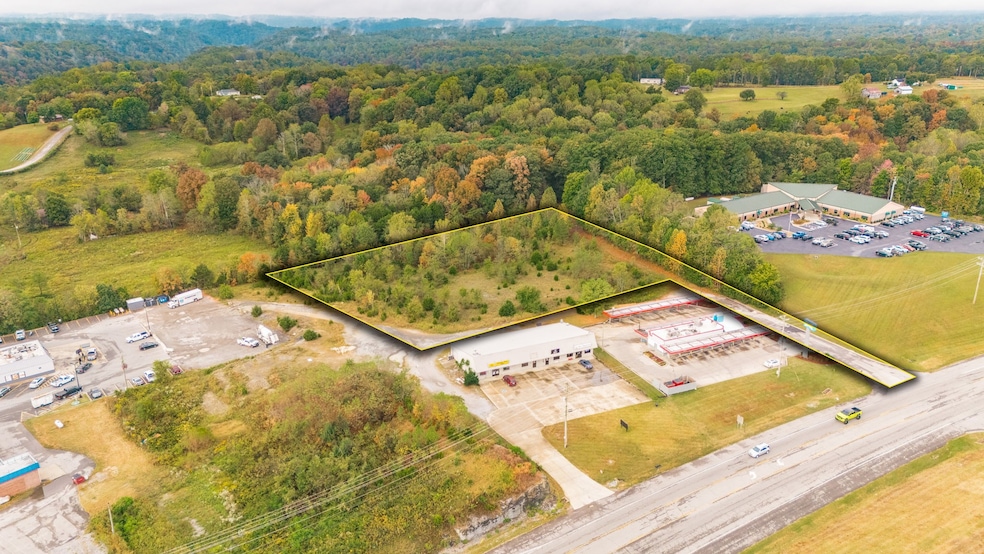 1112 New Highway 52 E, Westmoreland, TN 37186 - photo 1