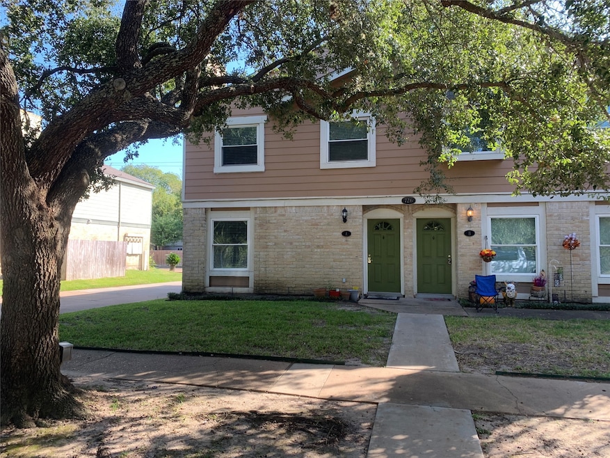 726 Memorial Mews St unit B, Houston, TX 77079 - photo 1