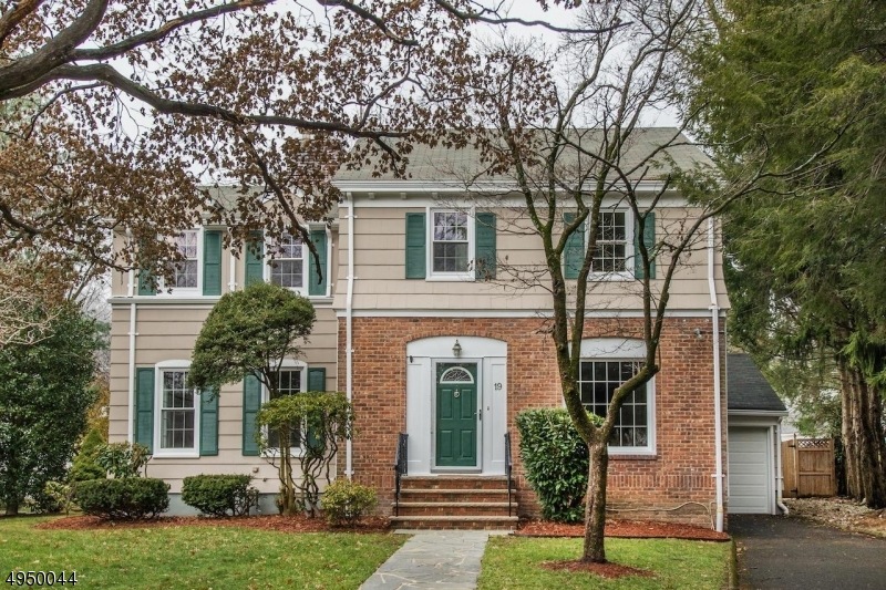 19 Reeve Cir, Millburn, NJ 07041 - photo 1