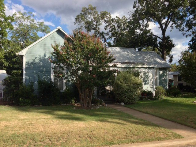 405 Cora St, Fredericksburg, TX 78624 - photo 1