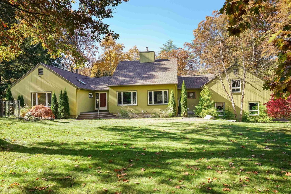 40 Carriage Ln, Bedford, NH 03110 - photo 1