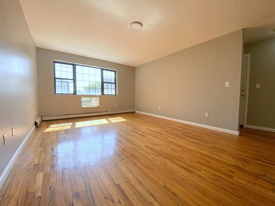 1802 Matthews Ave unit 2NDFL, Vannest, NY 10462 - photo 1