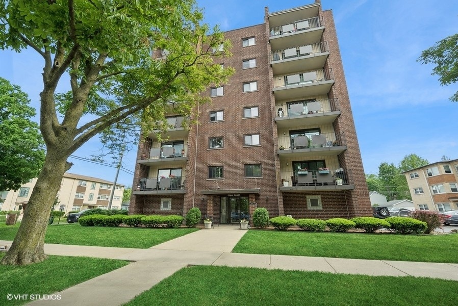 1491 Ashland Ave unit 4SW, Des Plaines, IL 60016 - photo 1