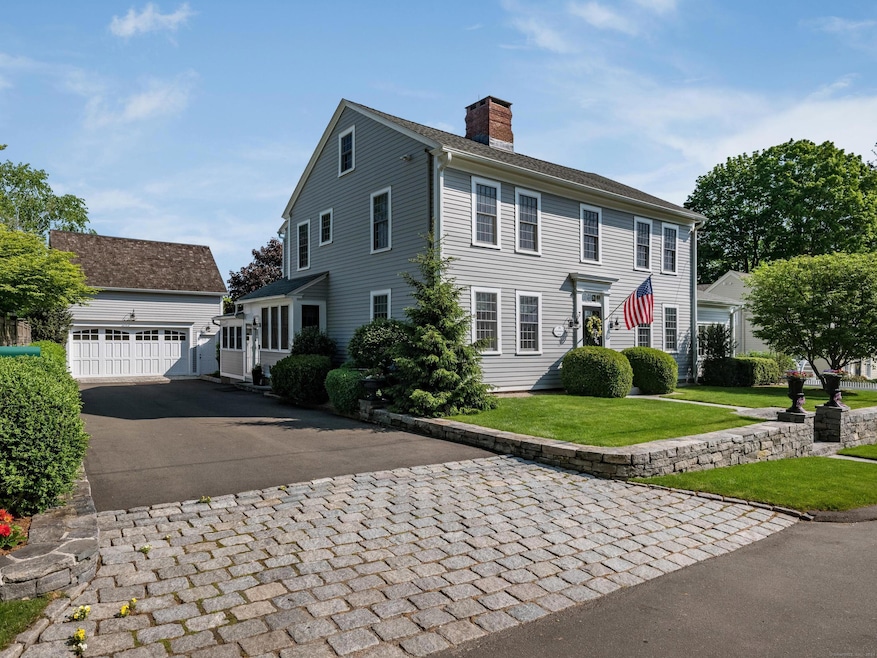 Welcome to 7 Little Point Street