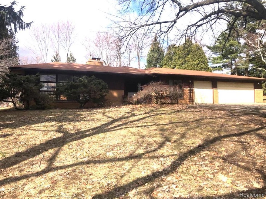1440 W Square Lake Rd, Bloomfield Hills, MI 48302 - photo 1