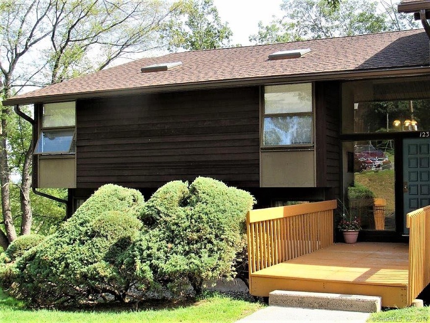 123 Country Squire Dr unit E, Cromwell, CT 06416 - photo 1