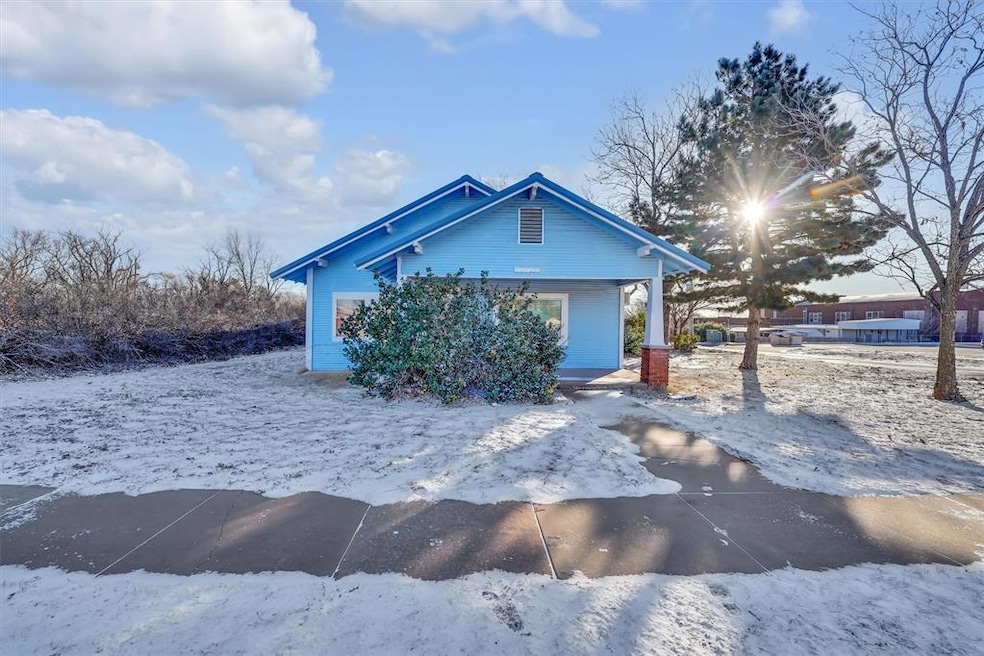 View of front of house. 1202 N 4th, Sayre. Histori
