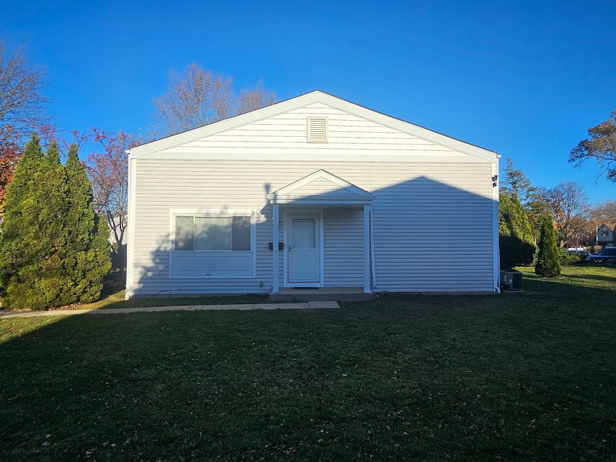 811 Cambridge Place unit 118, Wheeling, IL 60090 - photo 1