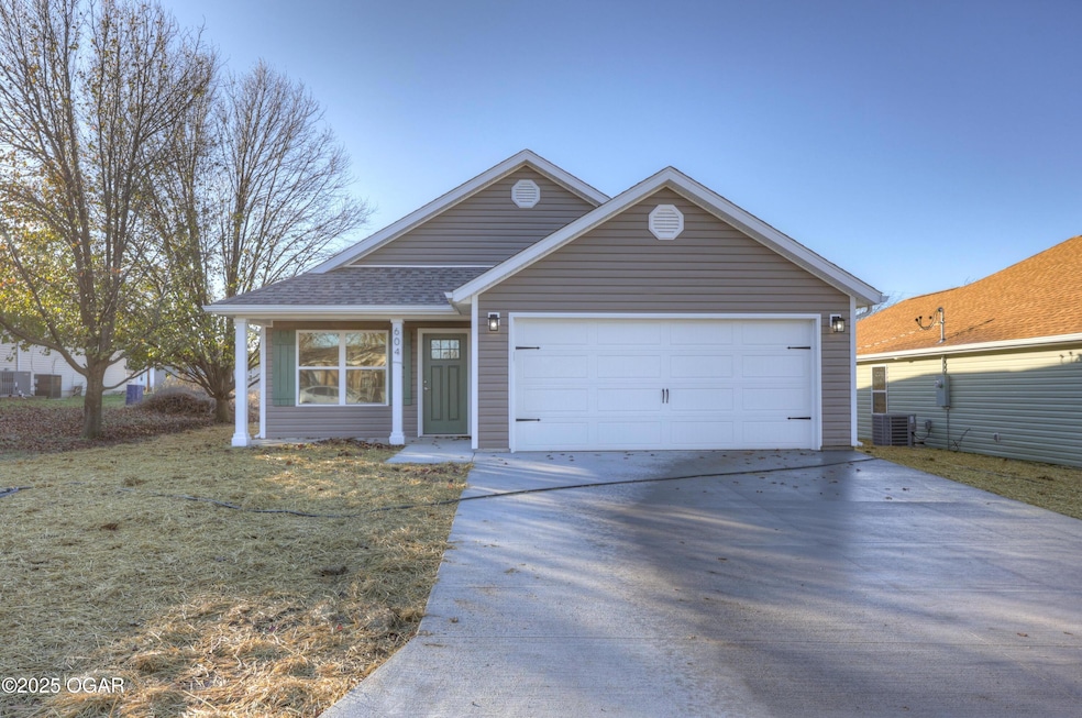 604 N Ball St, Webb City, MO 64870 - photo 1