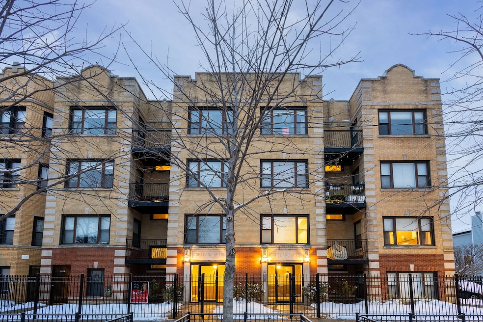 2704 W Cortland St unit 3, Chicago, IL 60647 - photo 1