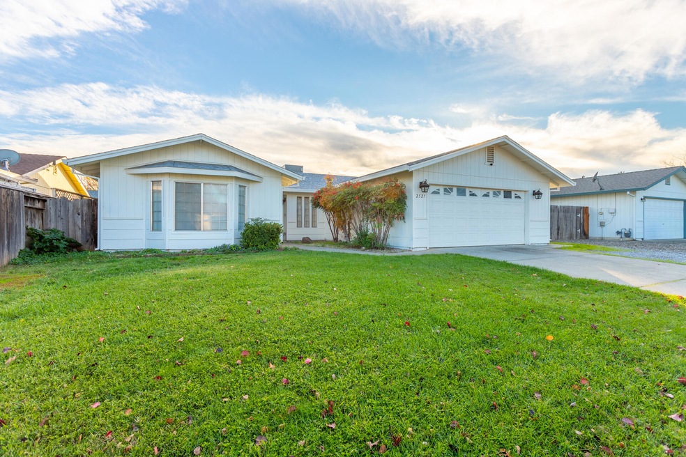 2527 Celestial St, Redding, CA 96002 - photo 1