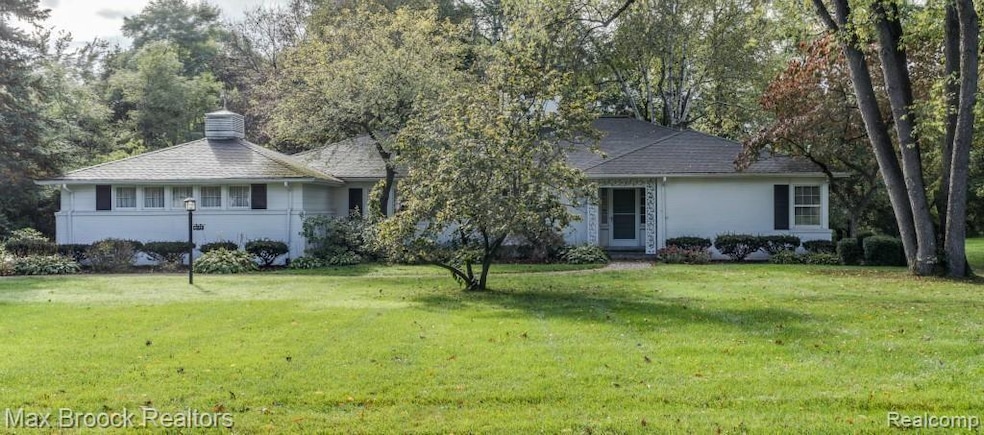 4175 Valley Forge Rd, Bloomfield Hills, MI 48301 - photo 1