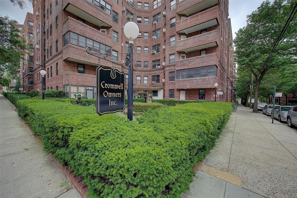 69-60 108th St unit 308, Forest Hills, NY 11375 - photo 1