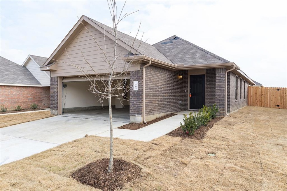 1703 Oriole St, Ennis, TX 75119 - photo 1