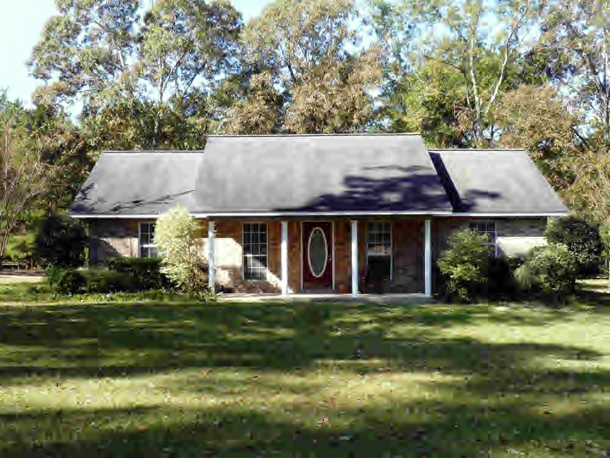 1029 Fair Oaks Dr, McComb, MS 39648 - photo 1