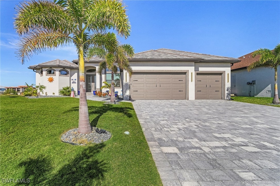 View of front of house with a garage and a front l