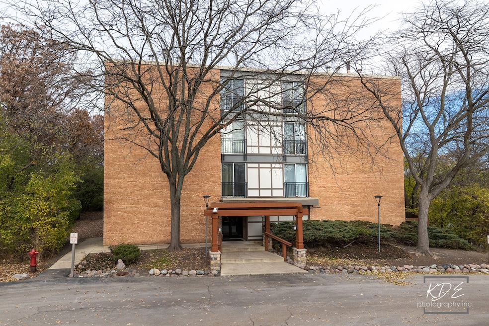 5830 Oakwood Dr unit 4F, Lisle, IL 60532 - photo 1