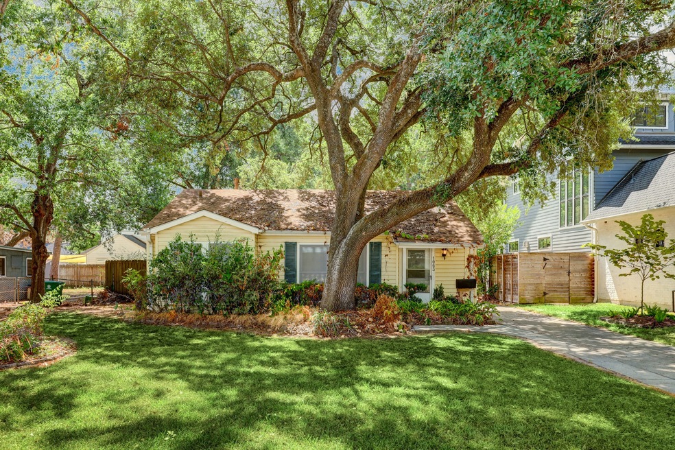 1063 Gardenia Dr, Houston, TX 77018 - photo 1