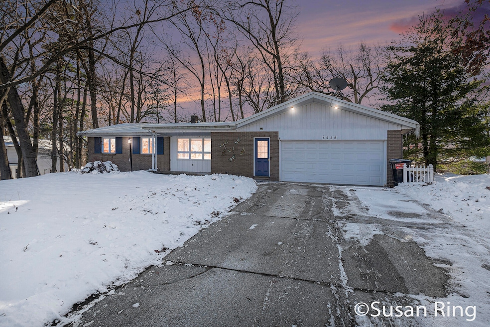 1238 Pickett St SE, Grand Rapids, MI 49508 - photo 1