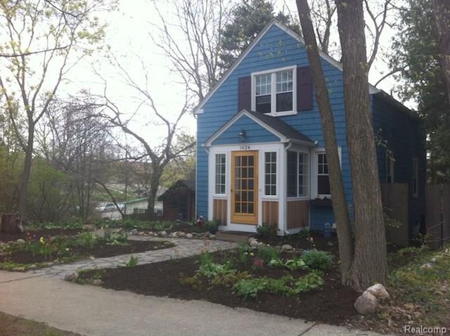 1Outsidefront.JPG