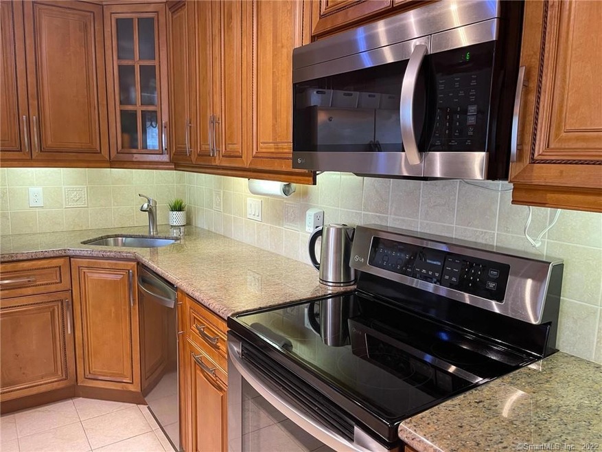 187 Flax Hill Rd unit C9, Norwalk, CT 06854 - photo 1