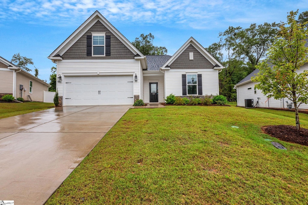 533 Clairbrook Ct, Greer, SC 29651 - photo 1