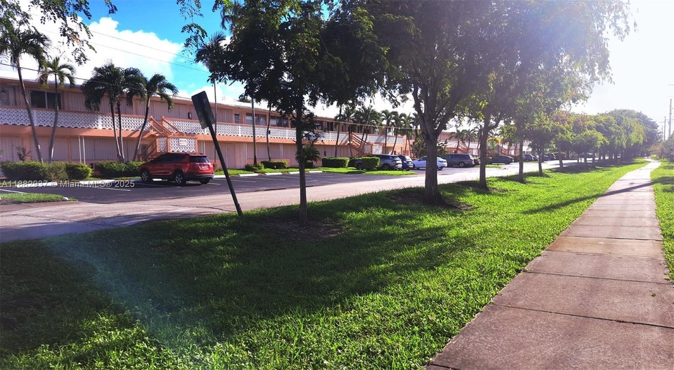 901 SW 11th Ave unit 4H, Hallandale Beach, FL 33009 - photo 1