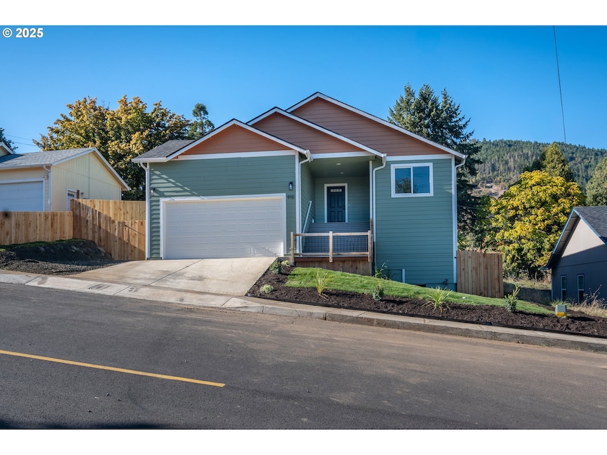 910 NE Leon Ave, Myrtle Creek, OR 97457 - photo 1