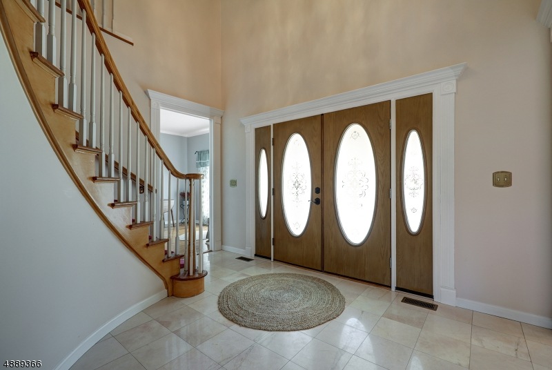 4 Canterbury Ct, Mendham, NJ 07945 - photo 1