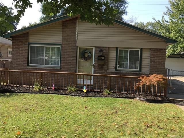 Ranch 3 bedrooms on a dbl lot!
