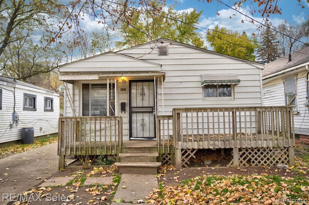 932 Huron St, Flint, MI 48507 - photo 1
