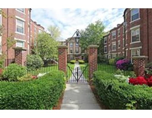 141 Beaconsfield Rd unit 4, Brookline, MA 02445 - photo 1