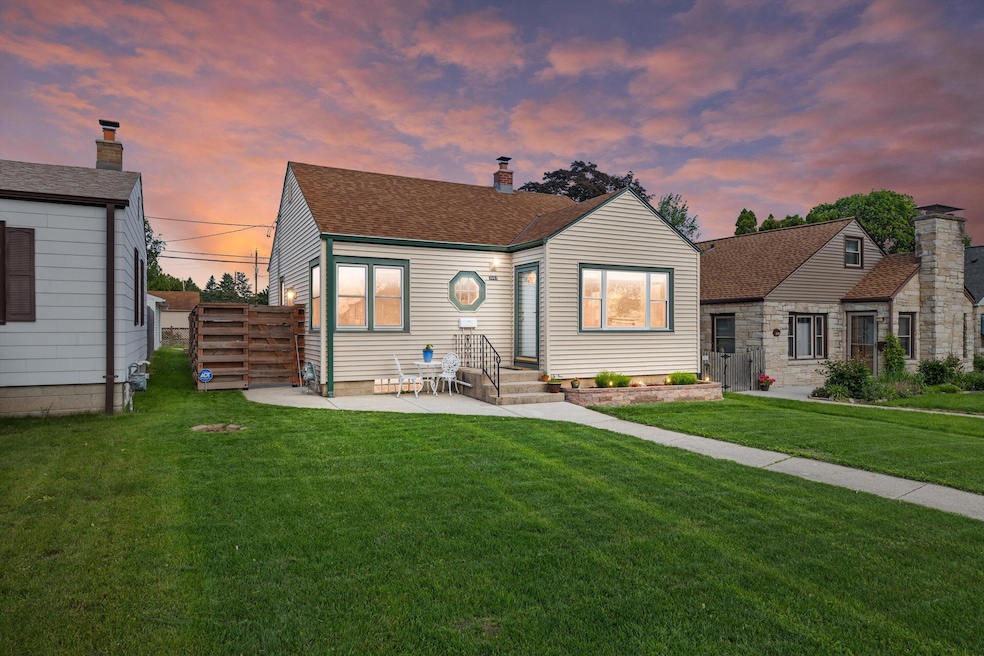 3663 S Whitnall Ave, Milwaukee, WI 53207