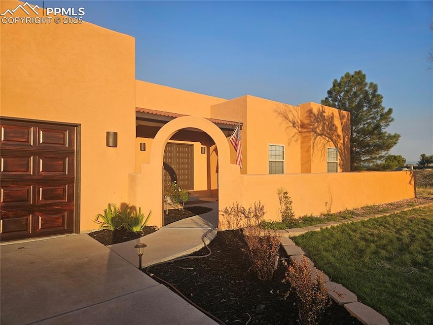 313 S Montecito Dr, Pueblo, CO 81007 - photo 1